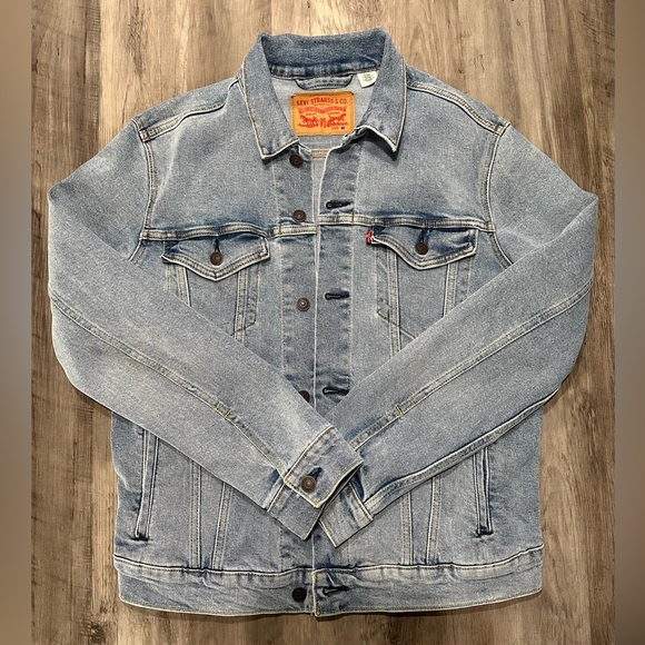 Levi’s Trucker Jean Jacket Light Wash Denim Mens Size Medium - Picture 1 of 3